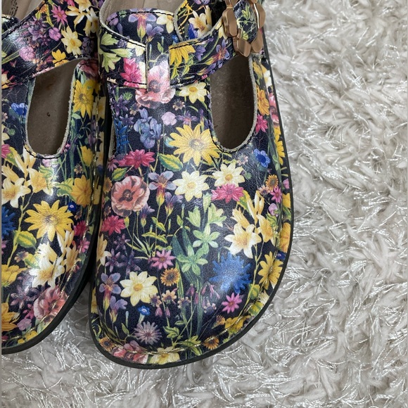Alegria Classic Cultivate Floral Slip On Clog - Size 36 - Picture 3 of 8